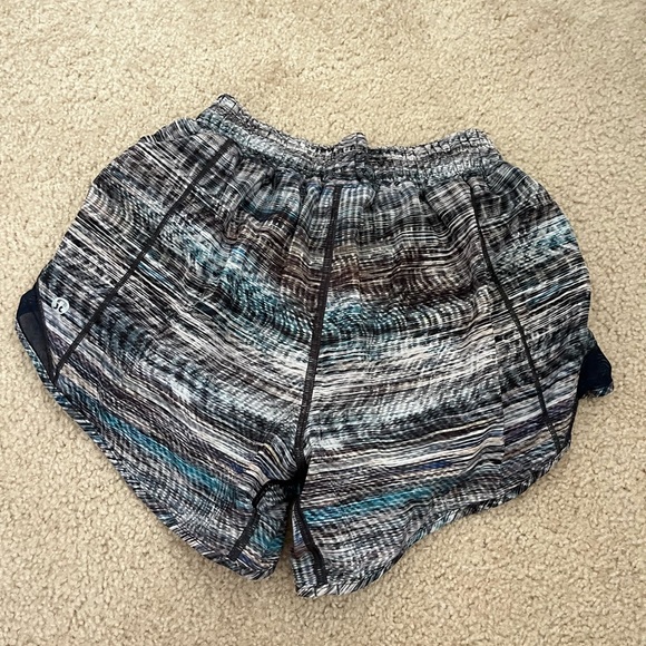 Lululemon hotty hot shirt size 4 - Picture 2 of 3
